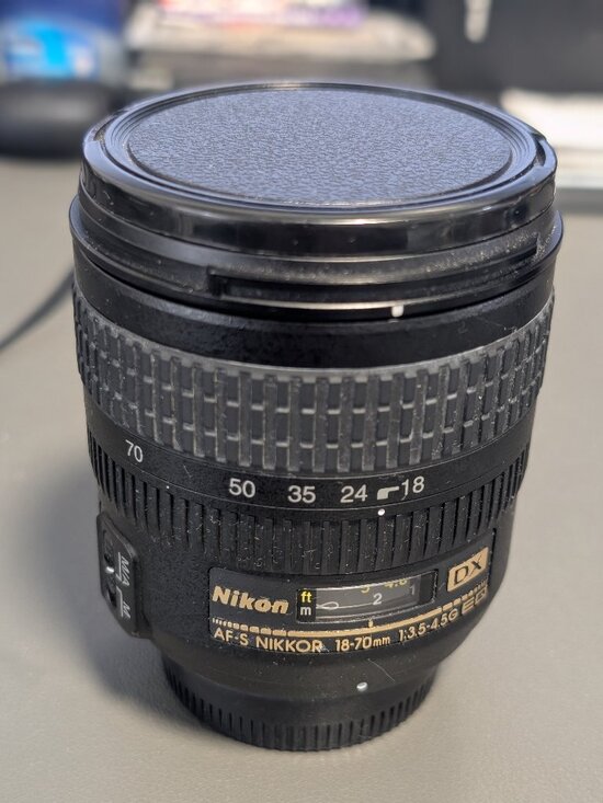 Nikon DX AF-S Nikkor 18-70mm f/3.5-4.5G ED AF/MF Zoom Lens with Front Lens Cap - Picture 1 of 6